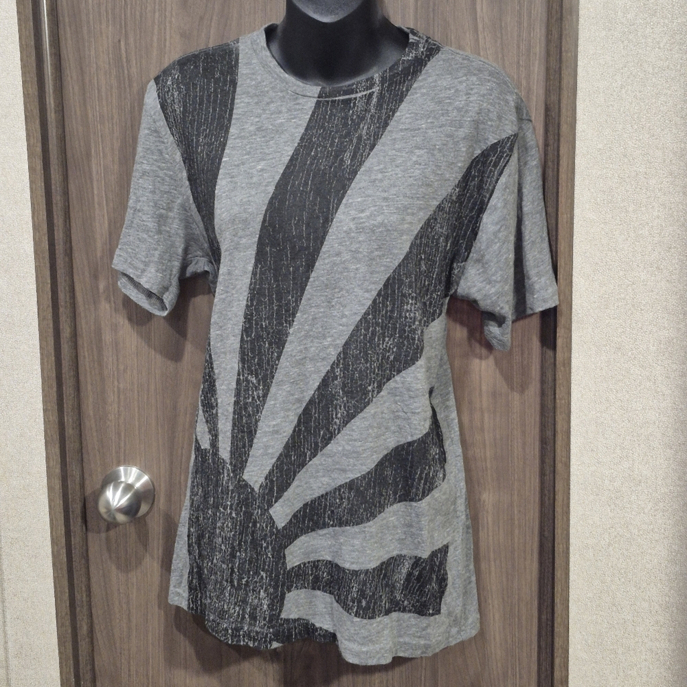 Chaser Rising Sun T-Shirt Medium NWT Unisex?